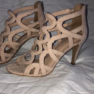 Kelly & Katie nude heels